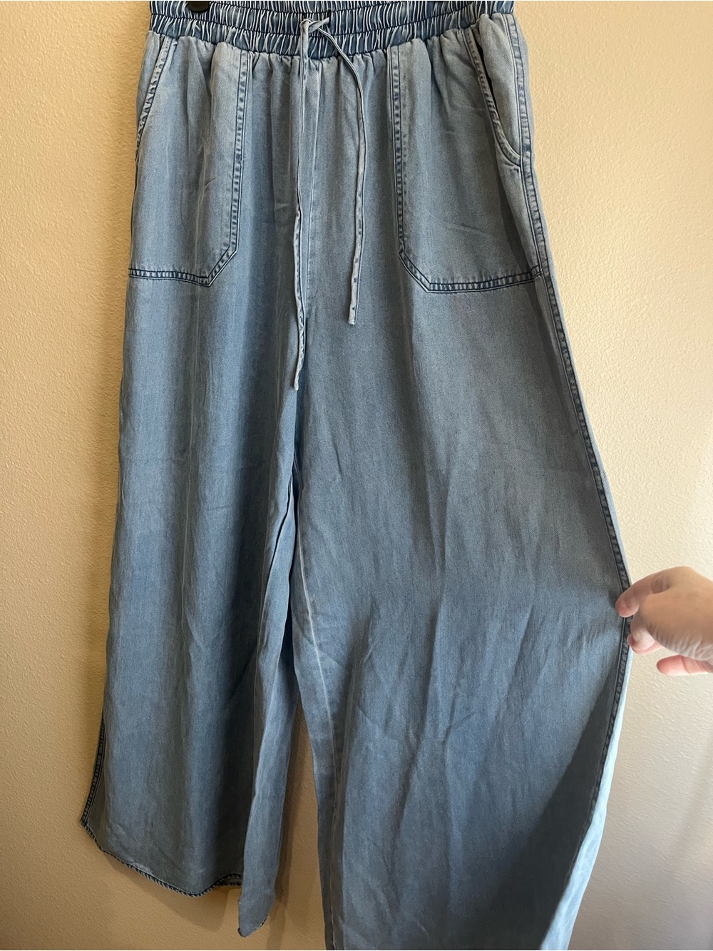 Light Wash Pull-On Wide Leg Jogger Pants